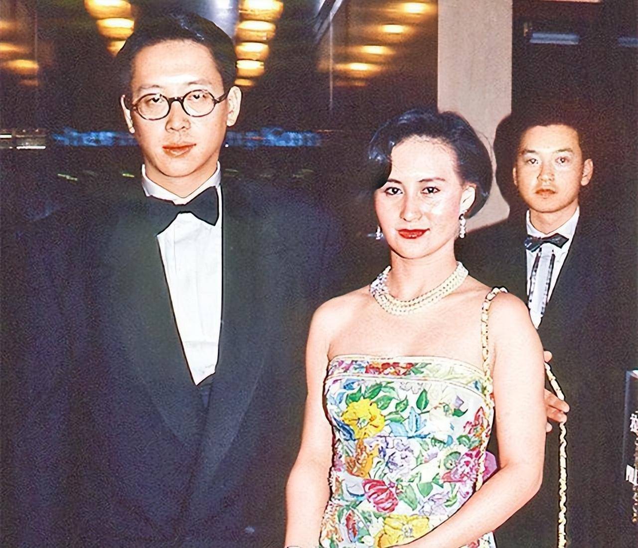 俞琤:香港娱乐圈最有名中性大佬,与多位女星传绯闻,情定何超琼_俞瑛