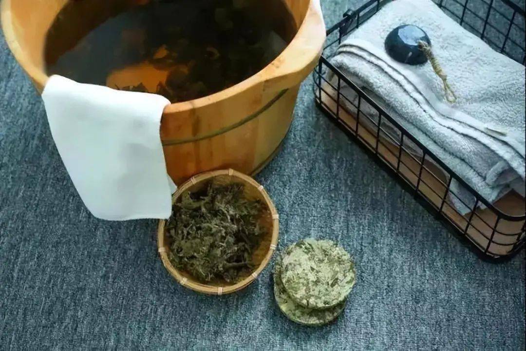 睡前坚持使用艾叶水泡脚,5个好处会悄悄向你靠近!_身体_睡眠_作用