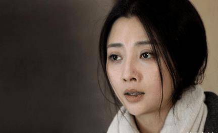 凭借这部作品拿下众多奖项,随后又出演了《桃花灿烂《女人一辈子》