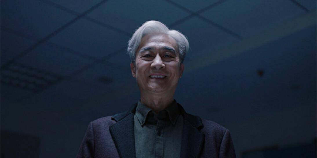 《暴风眼》的鹤老,13岁被培养成间谍,却对女下属动了真感情_乔西川