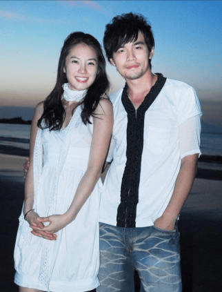 刘荷娜:和林志颖搭戏一夜爆红,婚后被拍躺公公大腿_夏之星_周杰伦