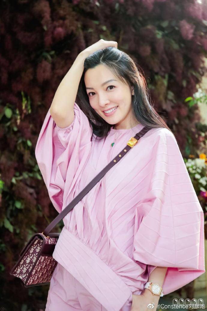 上海二婚美女主播刘彦池大晒精神月饼称"和谐" 曾嫁富二代闪离_王励勤