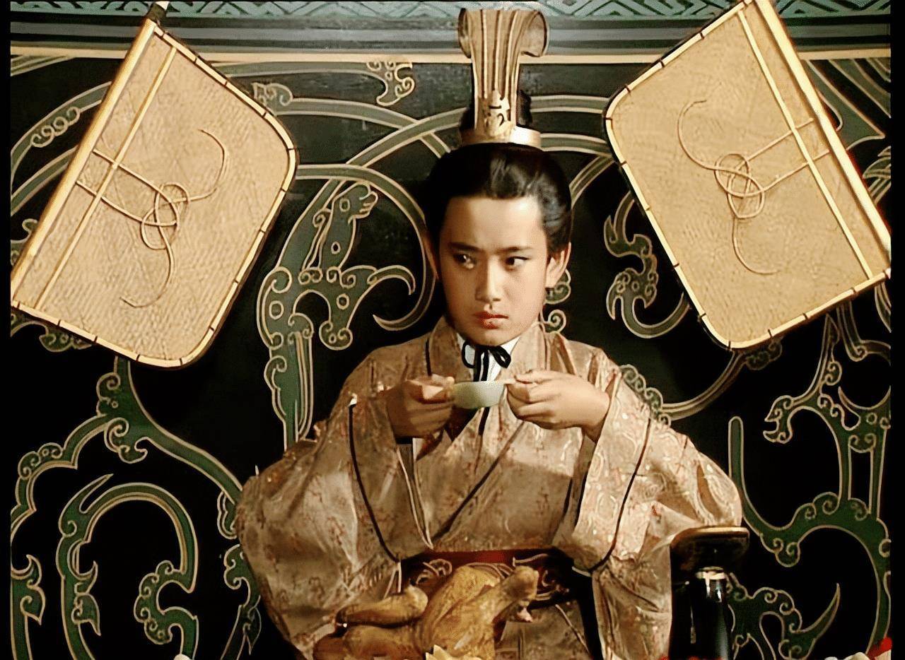 孙亮是孙权的第七子,因为是嫡子,又备受孙权的喜欢,所以孙权过世之后