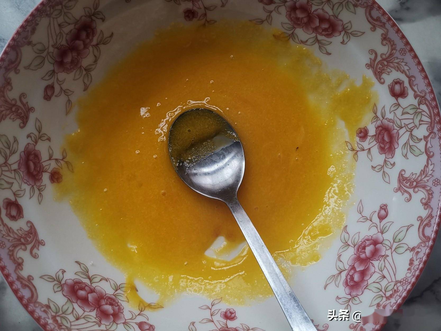 休闲在家,泡一清茶,读一本好书,再自己烤一盘热乎乎的蛋挞,别提多惬意