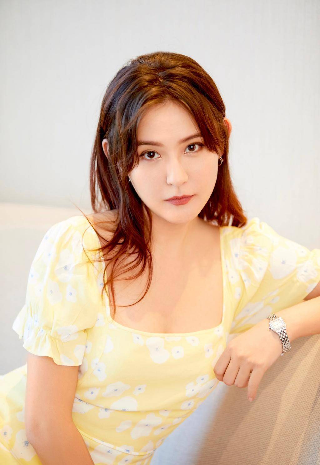 但热依扎已经很久没有闹出过大动静了,昨晚她却突然在微博官宣自己