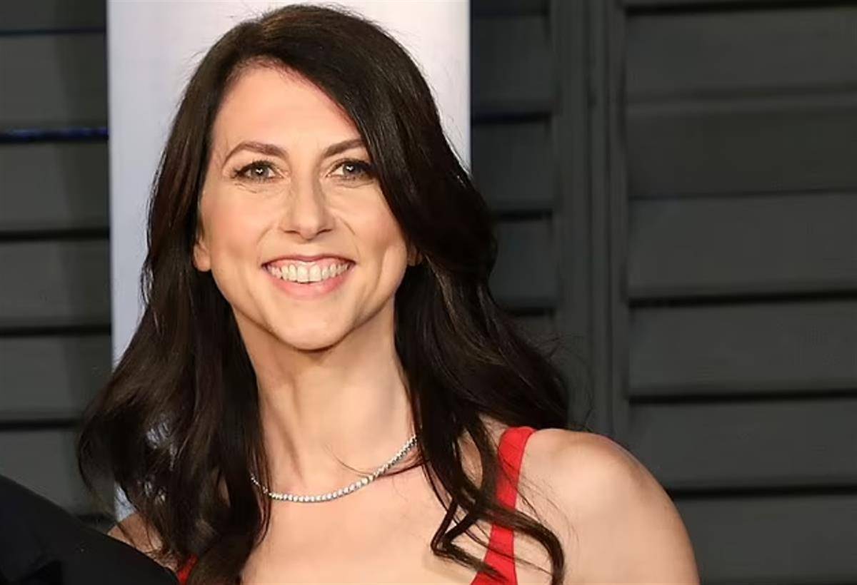 离婚后,麦肯齐带走了亚马逊25%的股份,价值约380亿美元.