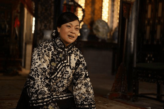 她是郭靖宇导演的常用演员,曾经出演《红娘子》当中的二太太柳瑞芳