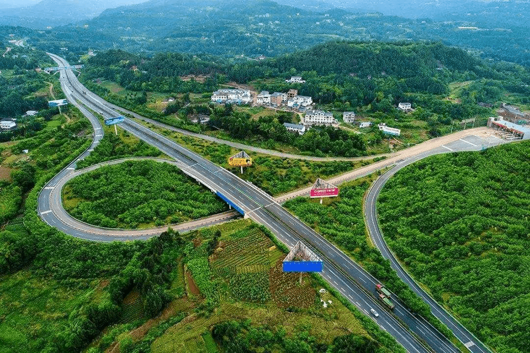 广平高速公路02增添"游"的线路全域山水如画四季有景青川县以建设生态