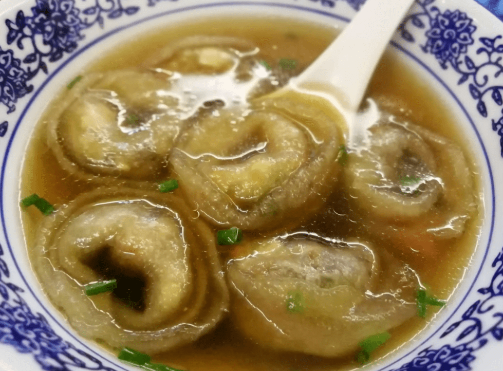 方前一帶的扁食帶著天台風味有點像北方的餃子又有點像餛飩但它有其