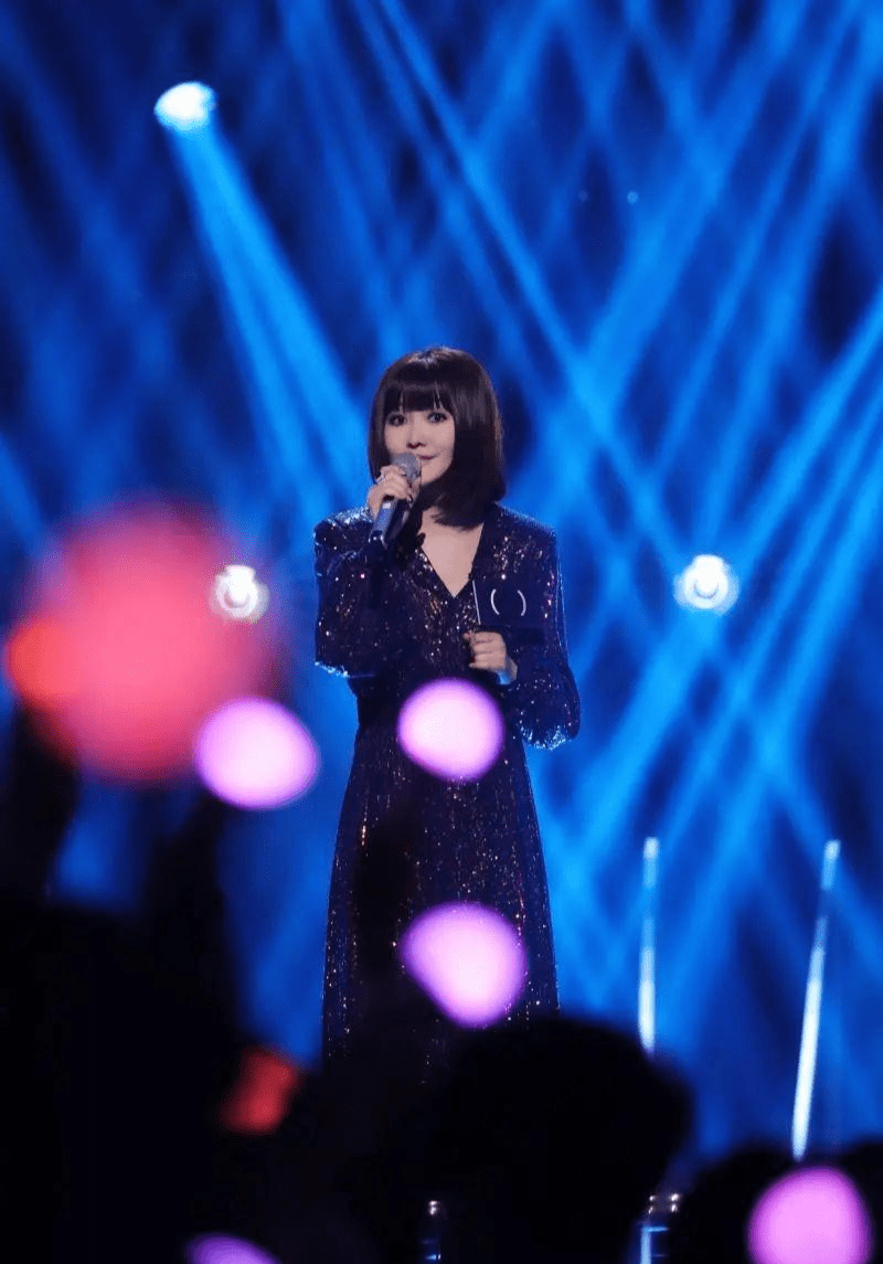 歌手金海心,她爆红后为何消失多年?她至今未婚,还是那么漂亮