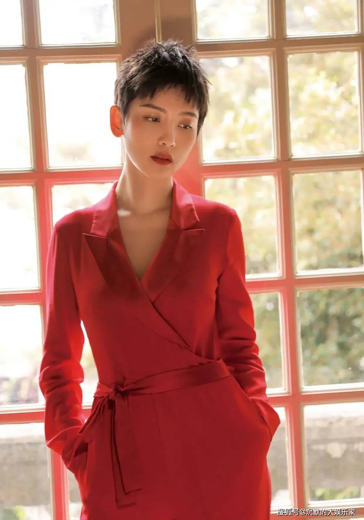 杨幂新剧闺蜜是刘恺威现女友,比杨幂年龄大_李晓峰_女方_生活