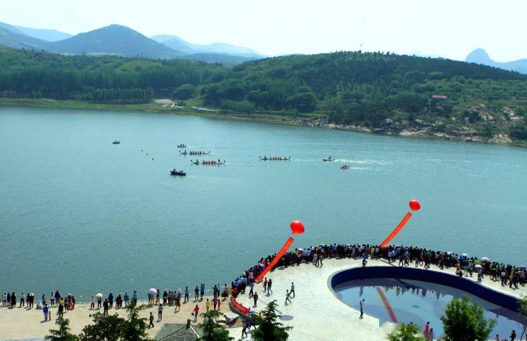 近年來山東五徵集團投資建設了五徵松月湖水利風景區,該景區集旅遊