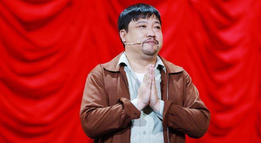 40岁贾冰功夫不负有心人,历经艰辛,如今堪比赵本山_喜剧_卫视_沈腾