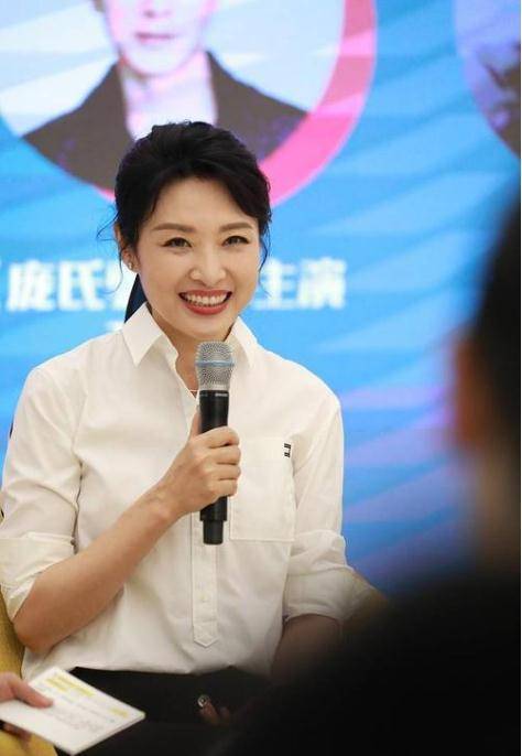 殷桃42岁,倪虹洁43岁,都不抵53岁的周涛,网友:太自律了_中国_观众