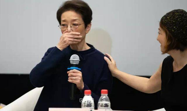 张闽的母亲罗静宜也曾在《舞台姐妹》等电影中出演角色.