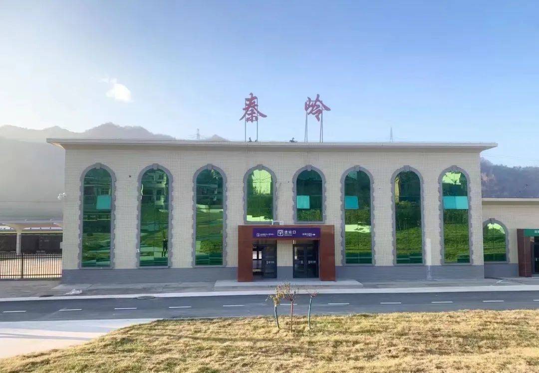 1952年7月,国家动工修建北起宝鸡市,向南穿越秦岭到达成都市的宝成