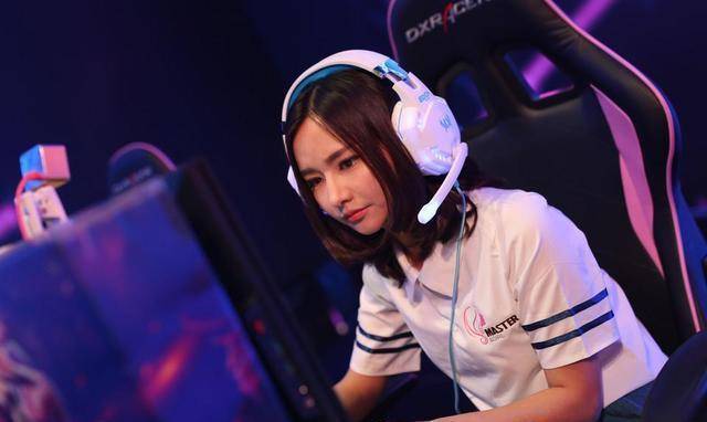 miss重回官方综艺,超短上衣惹人垂涎,网友:楚河还不行动?