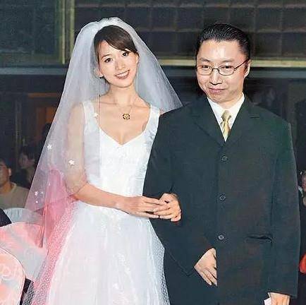 45岁的林志玲宣布结婚,兜兜转转的爱情总算找到了出口!