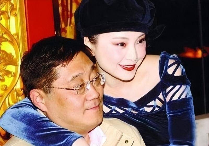 她是红楼梦晴雯扮演者,被丈夫宠爱23年,晚年却砸锅卖铁生活艰辛_安雯