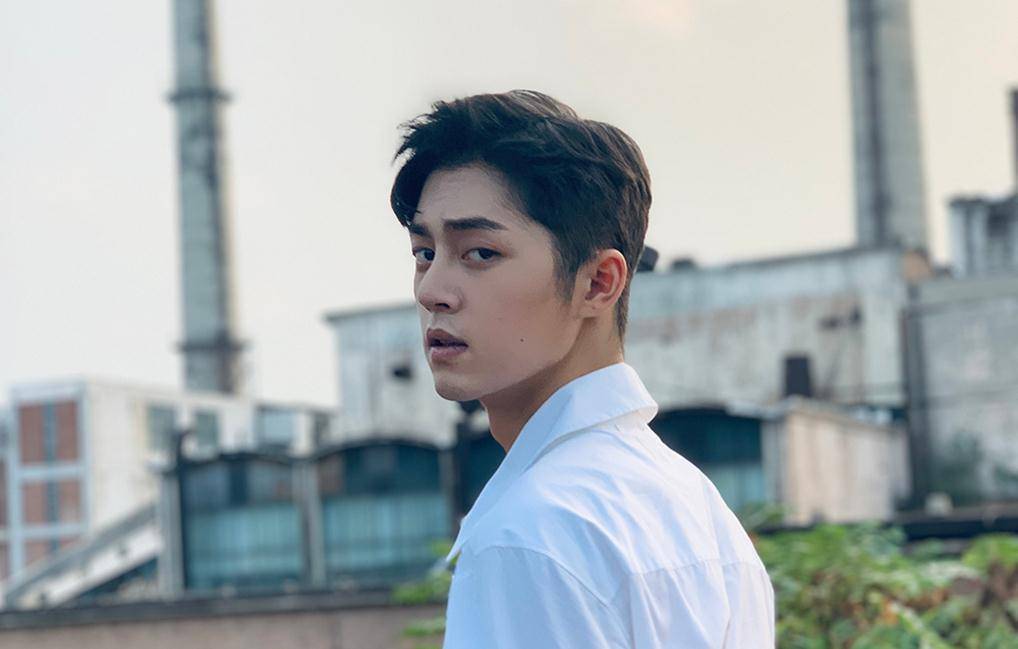 31岁阚清子的眼光我服了,看到小7岁男友穿搭,网友:邋遢又廉价_谢彬彬