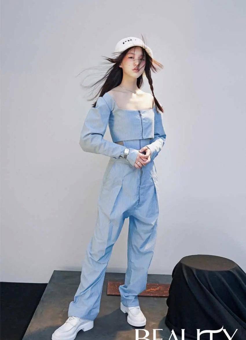 小s女儿杂志封面照,15岁许曦文大片腮红和夸张妆容,天生超模脸_牛仔裤