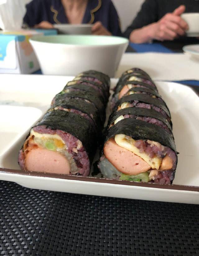 做寿司厨艺被认可,女儿吃出表情包_妈妈_汤圆_包子