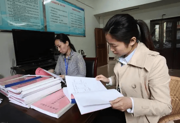 女大學生備考公務員,父親被查出