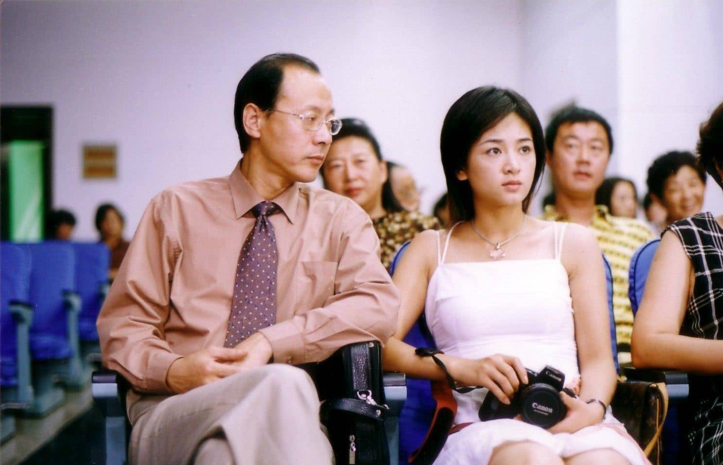 恨的大汉奸特务;在电视剧《国家机密》里,他又成了反派间谍头目"秃鹰"