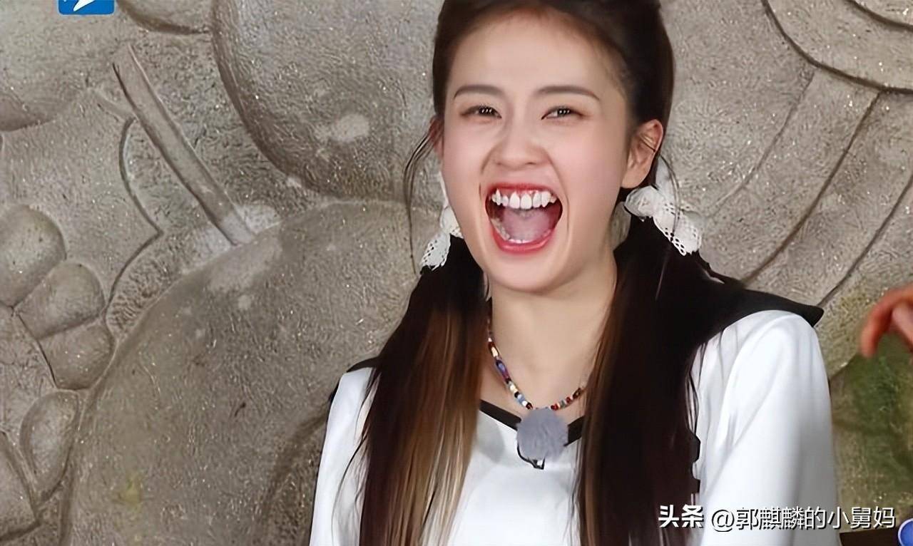 "跑男"里不做作的嘉宾白鹿:坐在地上咧嘴笑,直接看到嗓子眼_节目_观众