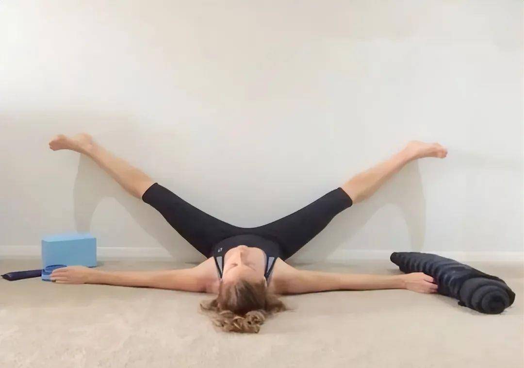 靠墙练阴瑜伽,让身体深度放松,感觉好极了_膝盖_臀部_体式