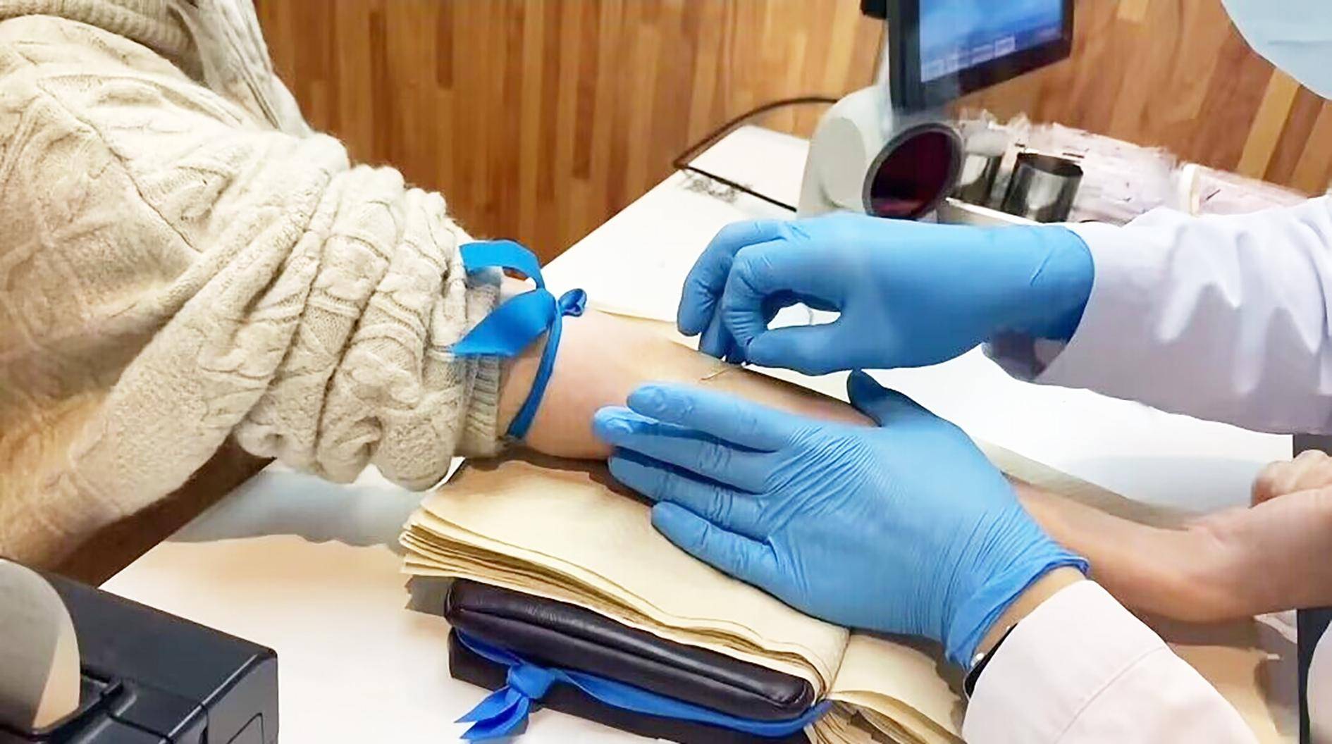 有如武林秘笈般炫酷 男护士半年修成神功 “飞针采血”0.05秒进针让患者无痛_王洋_技术_恐惧