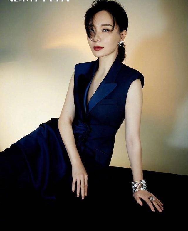 陈数对"真空穿搭"上瘾了!