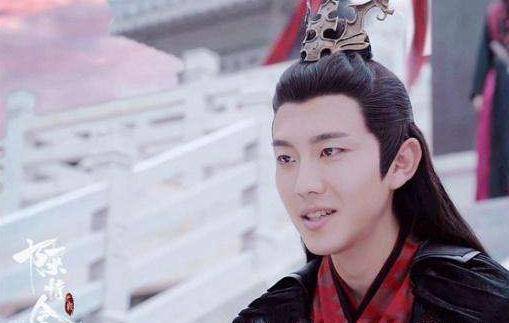 曾是杨紫神秘男友,如今因出演"最嚣张反派"走红,圈粉无数_贺鹏_温晁