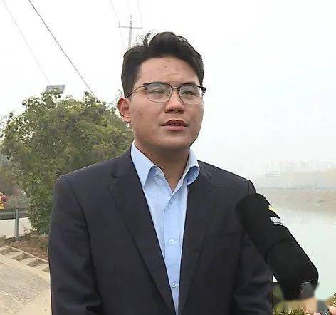 作为润城河官湖段的镇级河长,官湖镇副镇长王岑每天要对河道进行督查