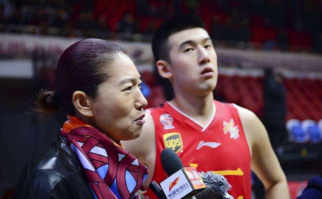 众多网友们让她对付豪的最近状态评价一下,展淑萍只说了十四个字,这14