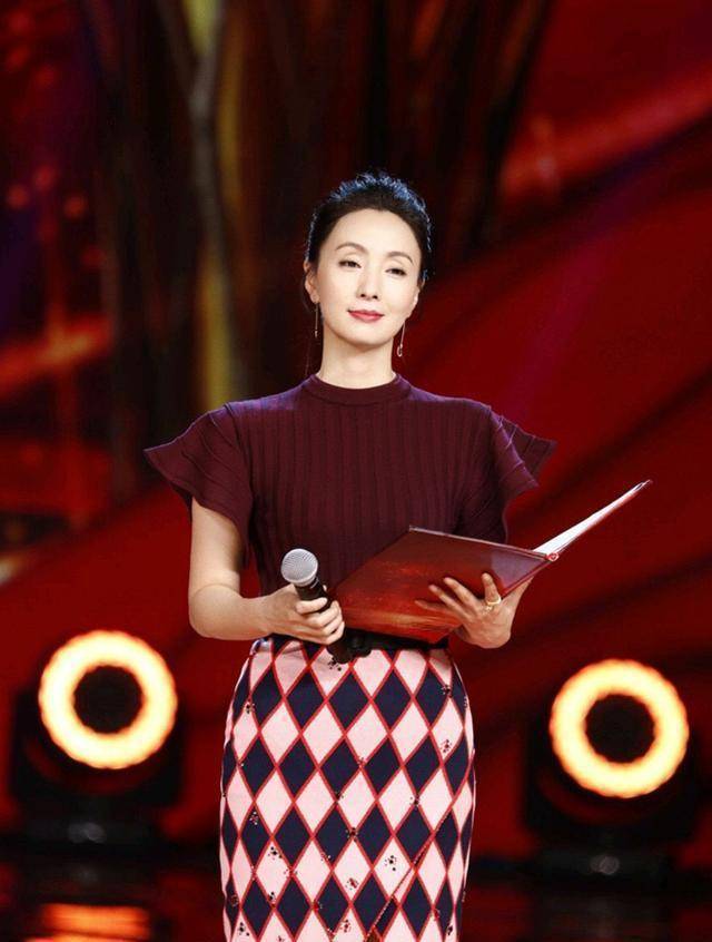 穿半身裙别配t恤了,学周迅陶虹这么搭,更优雅_裙子_效果_女性