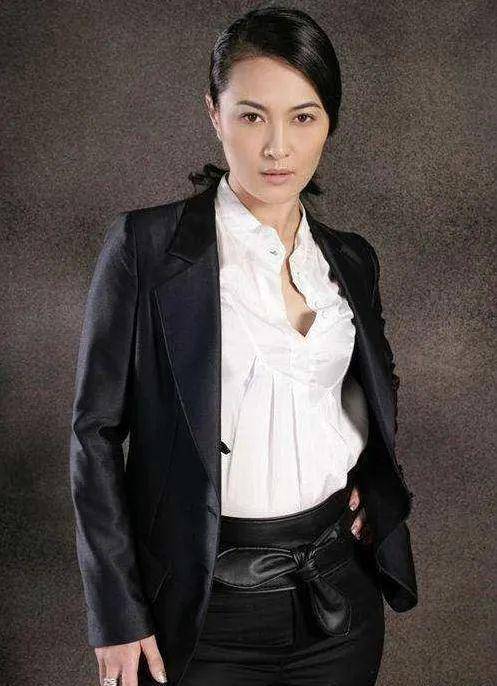 脸上斑点清晰可见手臂还粗厚,中年气息很足_王箐_身材_华的