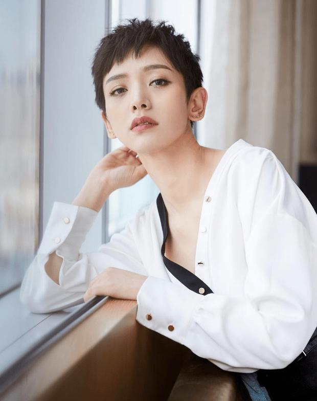 李晓峰偷拍男友,48岁刘恺威当女友面耍帅自夸肢体好,状态超赞_恋情