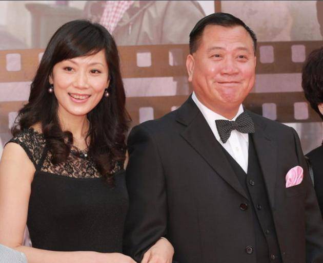 被父母分手,著名演员被邓萃雯被逼下跪,63岁为拍戏还停止服药_万梓良