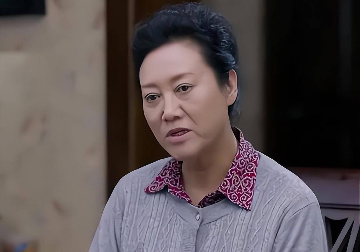 演了一辈子戏却靠女儿车晓的绯闻出名,老戏骨王丽云亏不亏?