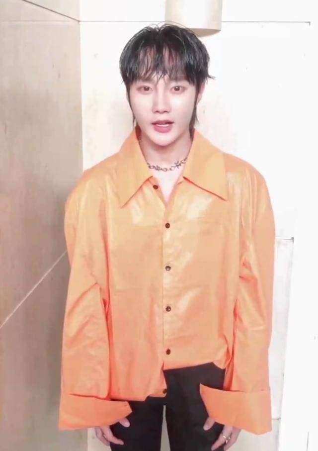 r1se男团祝福视频造型一言难尽,真要成为朴素男团担当_任豪_衣服_翟潇