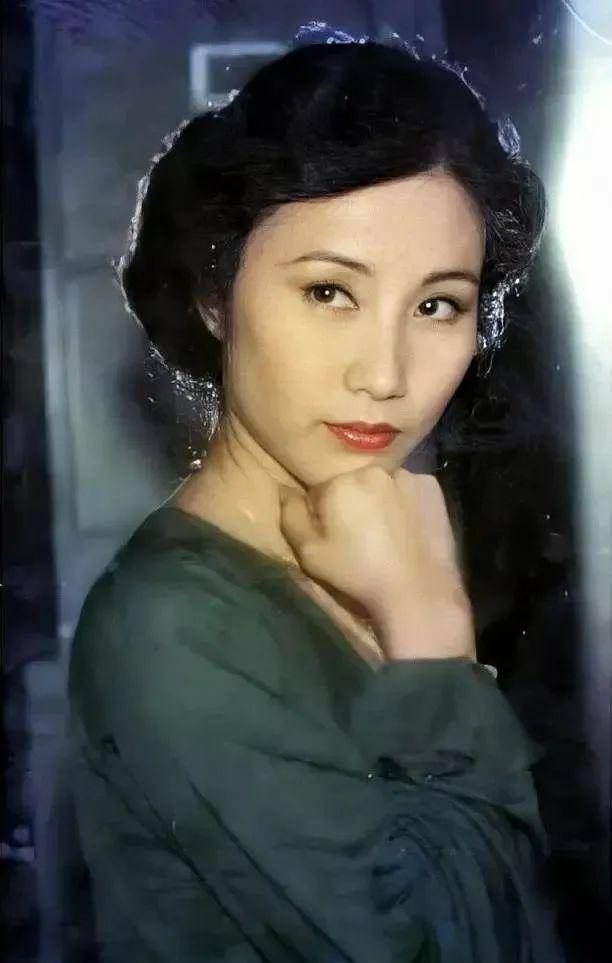 尤其是女演员因为相貌欠佳饱受诟病,随著tvb的衰落,女演员们的颜值