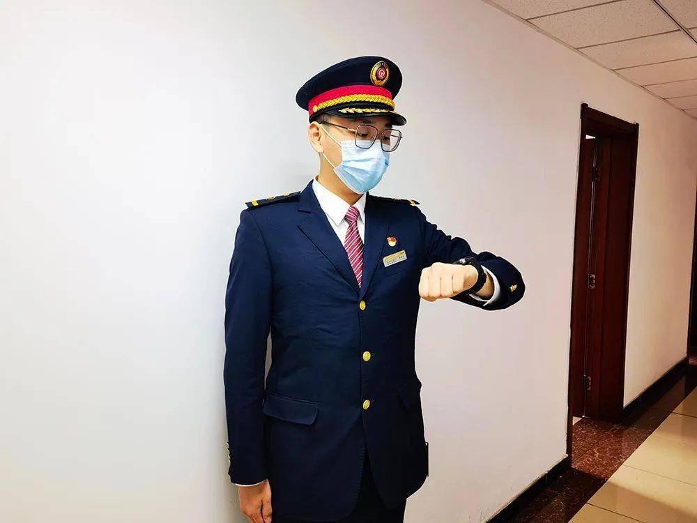 家有火车司机是一种什么样的体验?_机务段_薛志超_天气