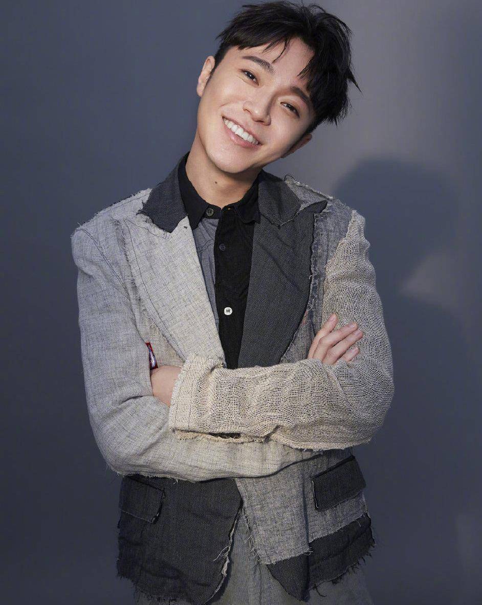 对不起,吴青峰真的不能唱自己的歌了_林暐哲_恩师_大张伟