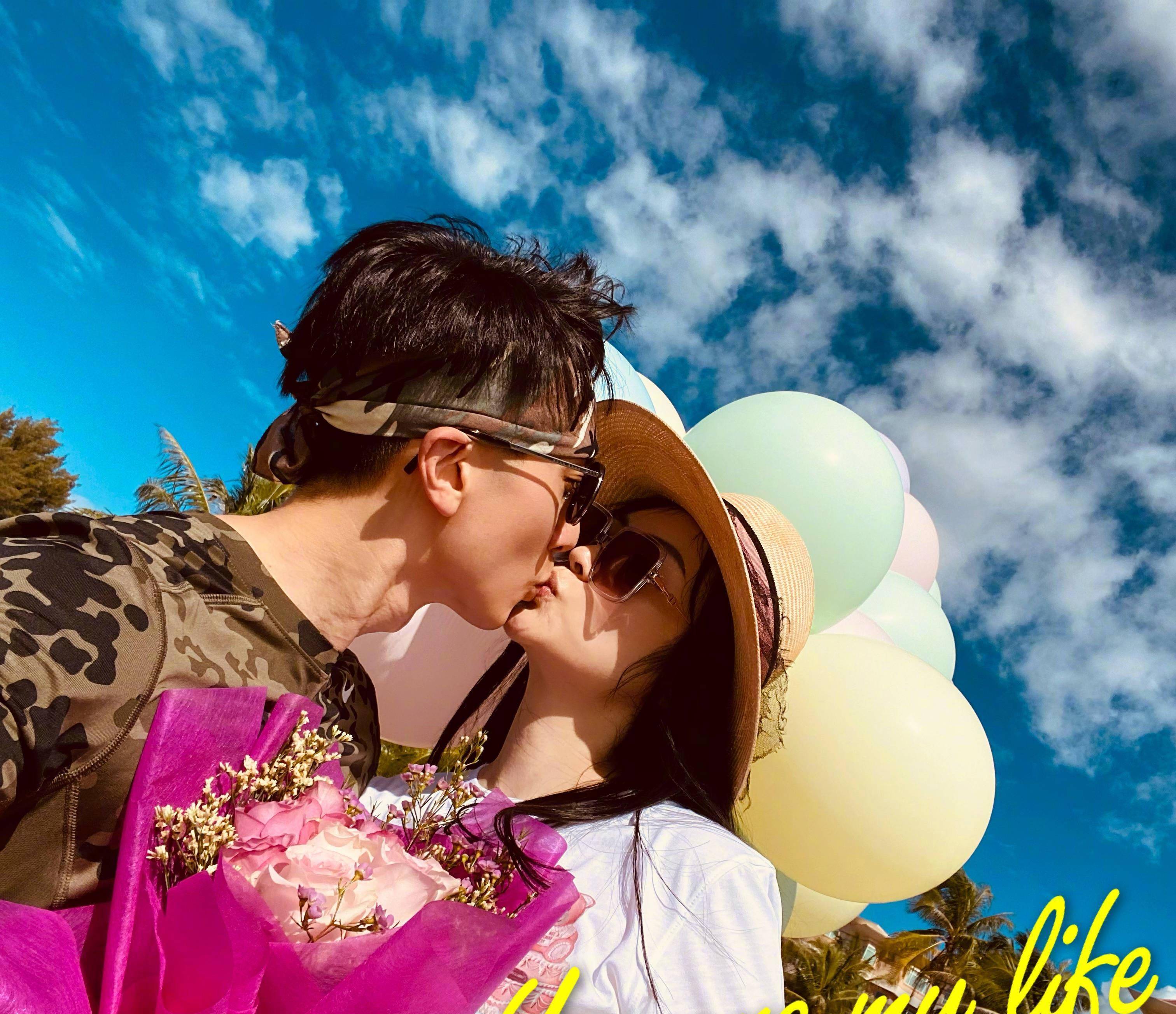 吴尊晒和辰亦儒出行照,感慨发文:感谢曾经拥有.