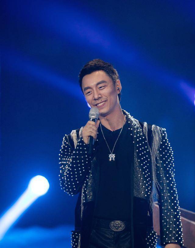 发展差距挺大……_黄艺馨_视频_韦炜