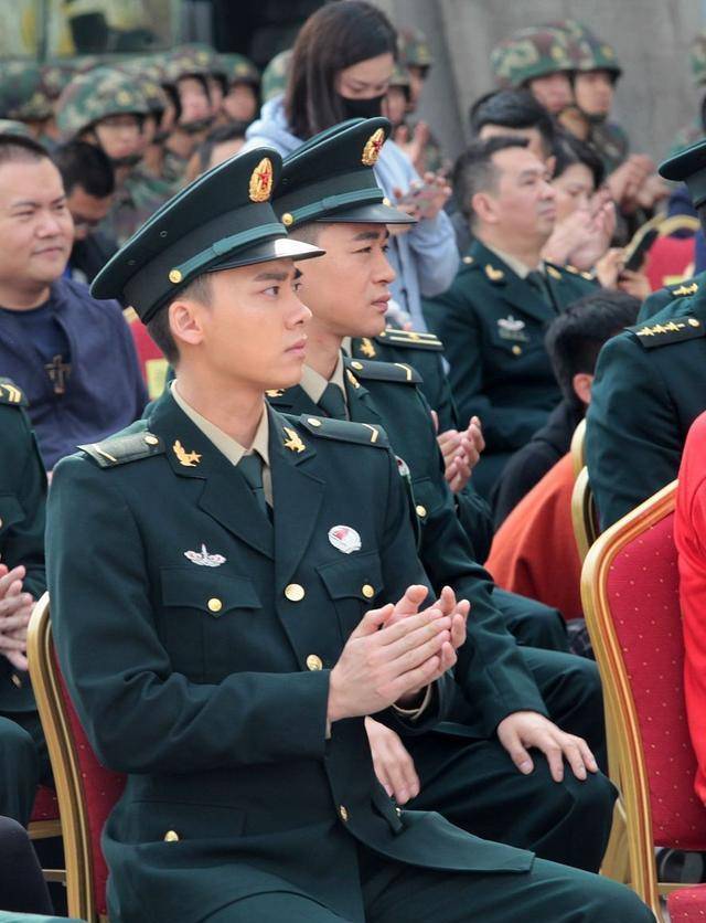 号手已就位_火箭_欧阳俊_军人