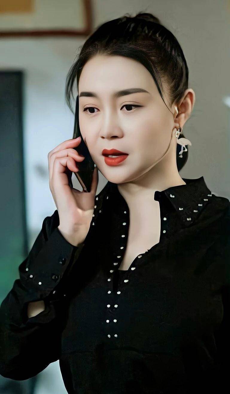 也深受人们的喜爱,一组关婷娜精美写真图集,为我们展示她独有魅力和