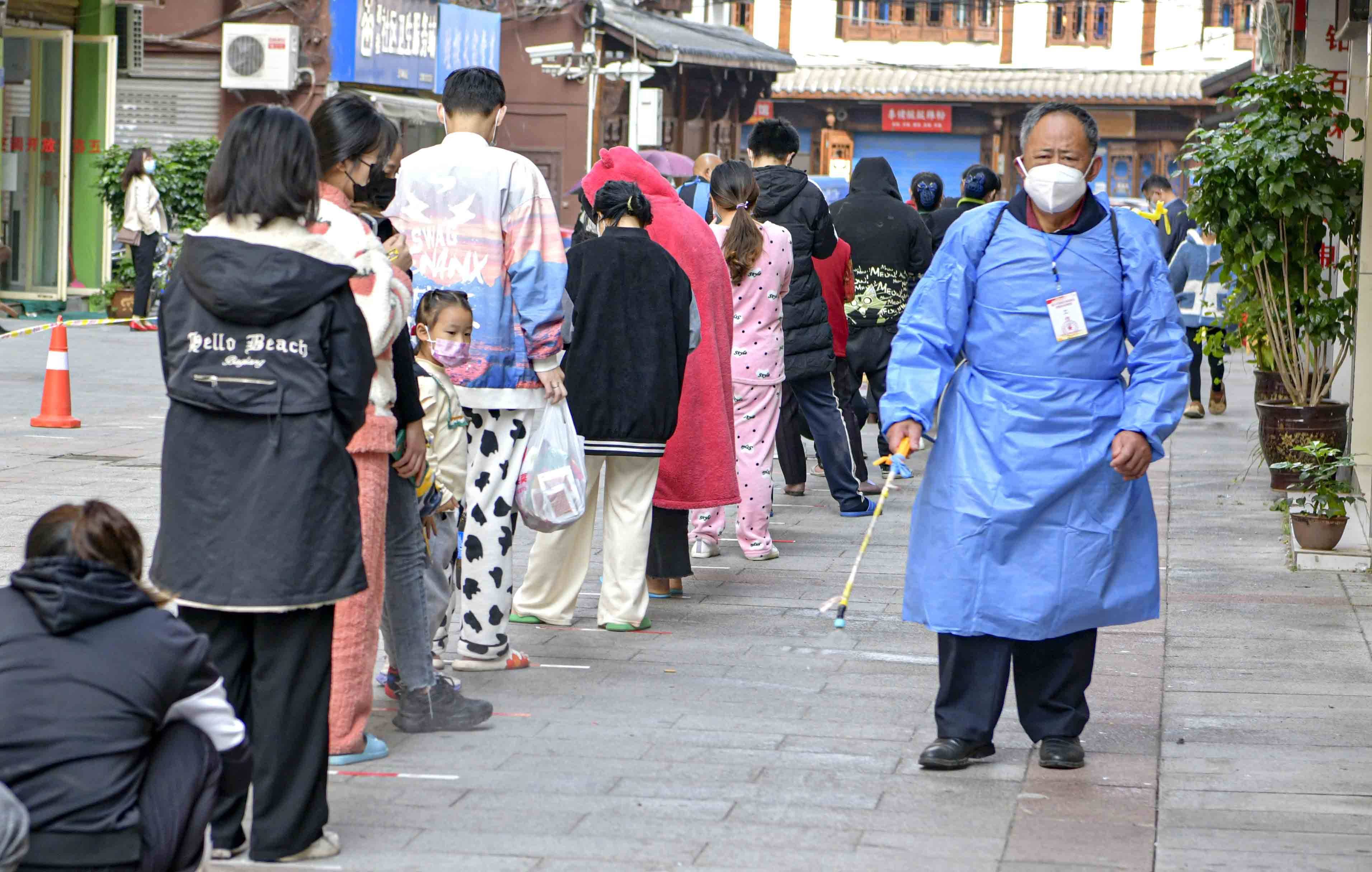 潼南区党员干部志愿者逆疫而行构筑疫情防控红色堡垒