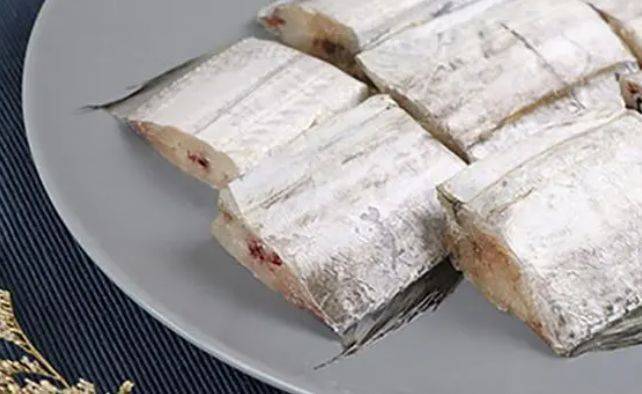 白带鱼和带鱼有哪些区别?_蛋白质_银灰色_胸鳍